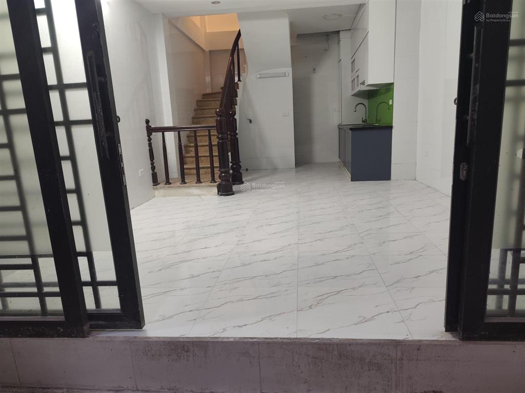 Bán nhà đường ngọc lâm long biên nhỉnh 6 tỷ 33m2 mt 4m 4 tầng cách mặt phố 2 nhà giao hồng tiến