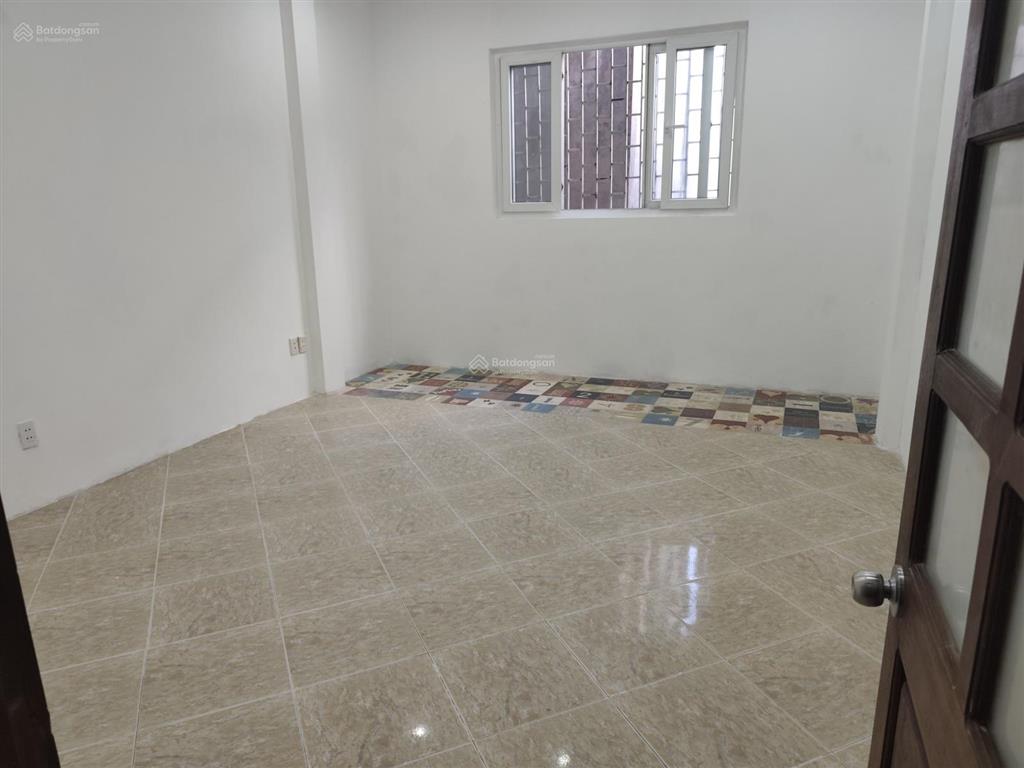 Bán nhà đường ngọc lâm long biên nhỉnh 6 tỷ 33m2 mt 4m 4 tầng cách mặt phố 2 nhà giao hồng tiến