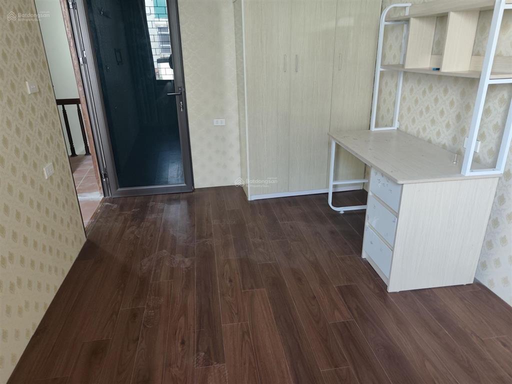 Bán nhà đường ngọc lâm long biên nhỉnh 6 tỷ 33m2 mt 4m 4 tầng cách mặt phố 2 nhà giao hồng tiến