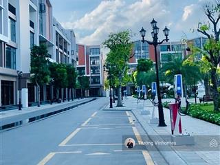 Kịch độc ! mở cửa là thấy công viên thoáng đãng trước mặt, không khí trong lành