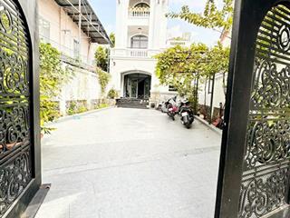 Bán nhà dt khủng 330m2 (7x35) nở hậu sân đỗ 5 chiếc xe hơi có hồ bơi vài bước ra mt tân kỳ tân quý