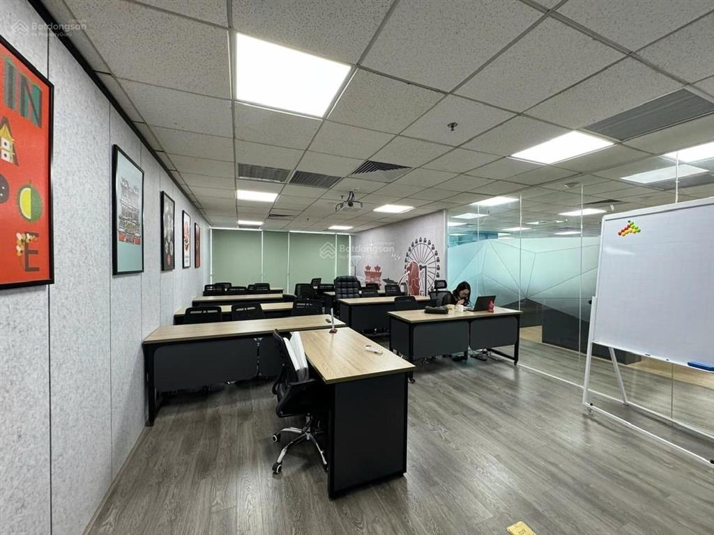 Cho thuê nhà phan đăng lưu, p. 3, q. phú nhuận, ngang 10 dài 23m, hầm trệt 3 lầu thiết kế đẹp