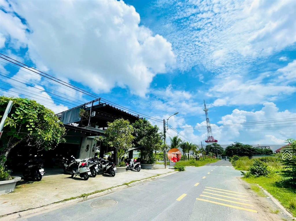 Đẹp  giá tốt nhất khu! tại gió ngàn 200m2 phù hợp mọi kinh doanh. nơi sầm uất và phát triển. shr