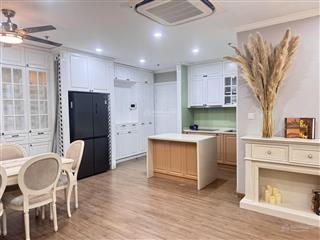 Chính chủ cần bán căn hộ 24t hoàng đạo thúy  dt 121 m2, 3 ngủ, nhà đã sửa. giá 8.5 tỷ