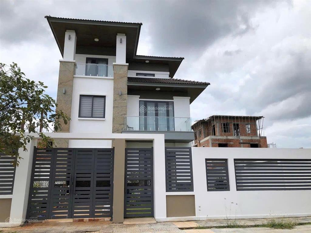 Bán gấp biệt thự bà rịa 1 trệt 2 lầu, mặt tiền ql51 long hương, giá 12 tỷ. phạm yến 0775 707 ***