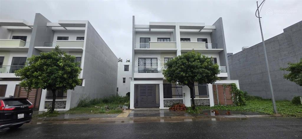 Bán gấp căn nhà phố bà rịa 120m2 xây 1 trệt 2 lầu  có sổ hồng 5.450 tỷ.  phạm yến 0775 707 ***