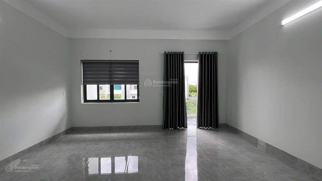 Bán gấp căn nhà phố bà rịa 120m2 xây 1 trệt 2 lầu  có sổ hồng 5.450 tỷ.  phạm yến 0775 707 ***