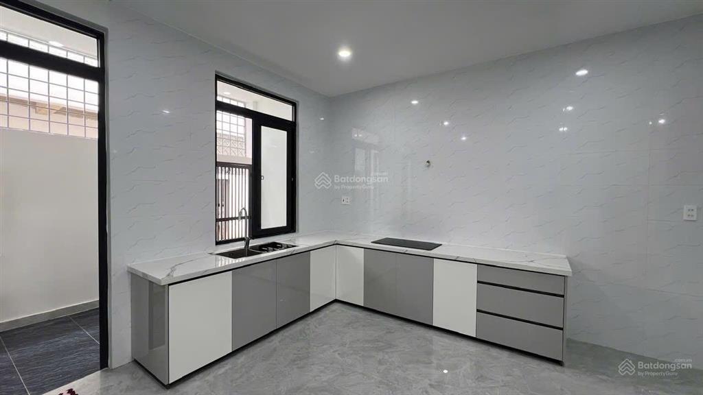 Bán gấp căn nhà phố bà rịa 120m2 xây 1 trệt 2 lầu  có sổ hồng 5.450 tỷ.  phạm yến 0775 707 ***