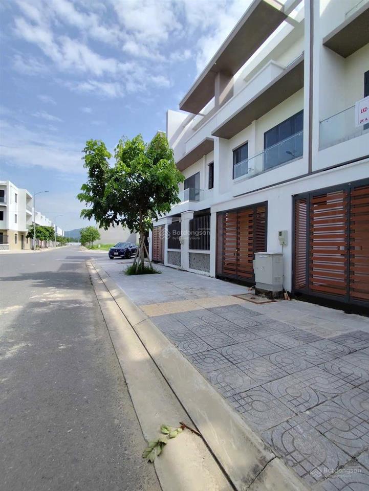 Cần bán gấp nhà phố bà rịa, bà rịa city gate, mặt tiền ql51 100m2 giá 4.350 tỷ đã có sổ, 0775 707 ***
