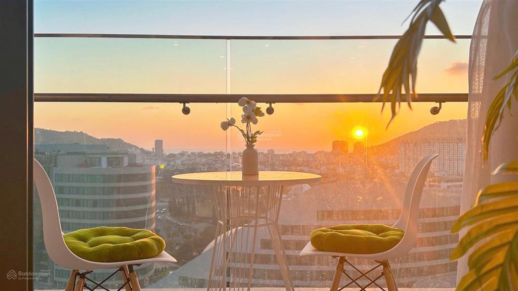 Bán căn 2pn 50m2 full nội thất the sóng vũng tàu, giá 2.2 tỷ, cách biển 200m. phạm yến 0775 707 ***