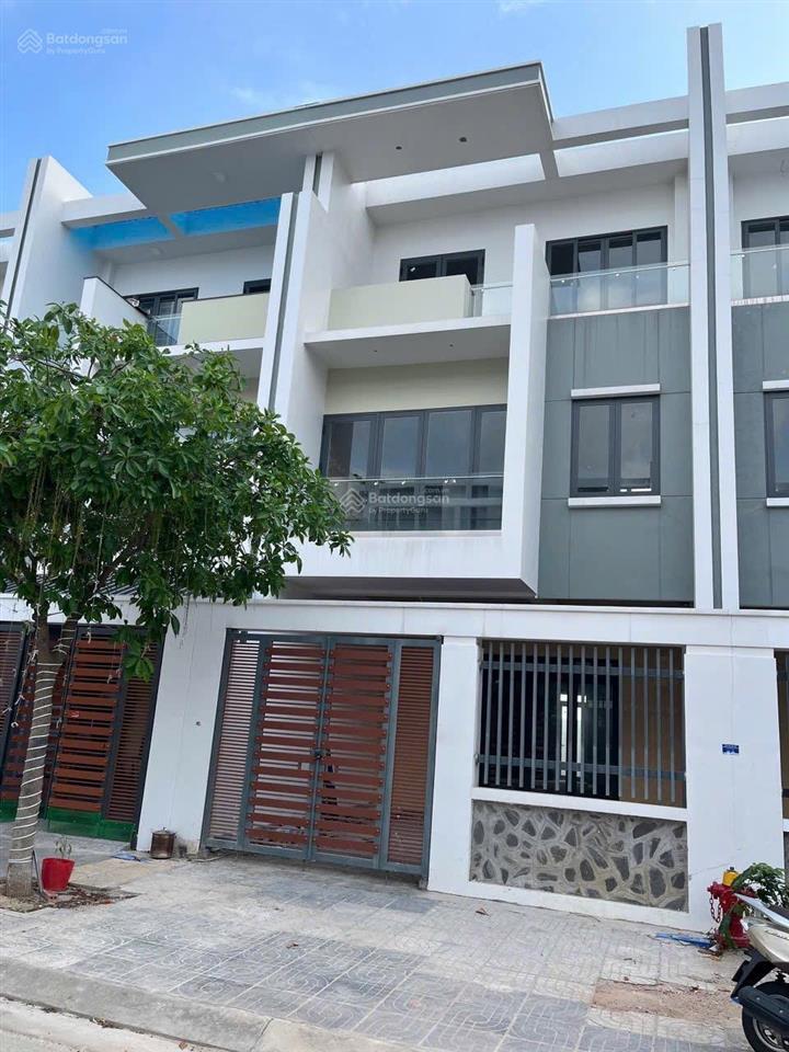 Cần bán gấp nhà phố 3 lầu 120m2 có sổ hồng bà rịa city gate giá 4.350 tỷ, phạm yến 0775 707 ***