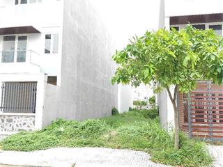 Bán gấp lô đất 120m2 bà rịa city gate ngay trung tâm bà rịa giá 2.050 tỷ rất hời.  yến 0775 707 ***