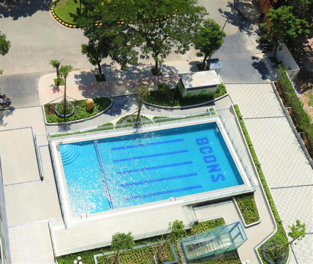 Kẹt tiền cần bán gấp căn hộ view trực diện hồ bơi , dọn vào ở liền được , đầy đủ nội thất