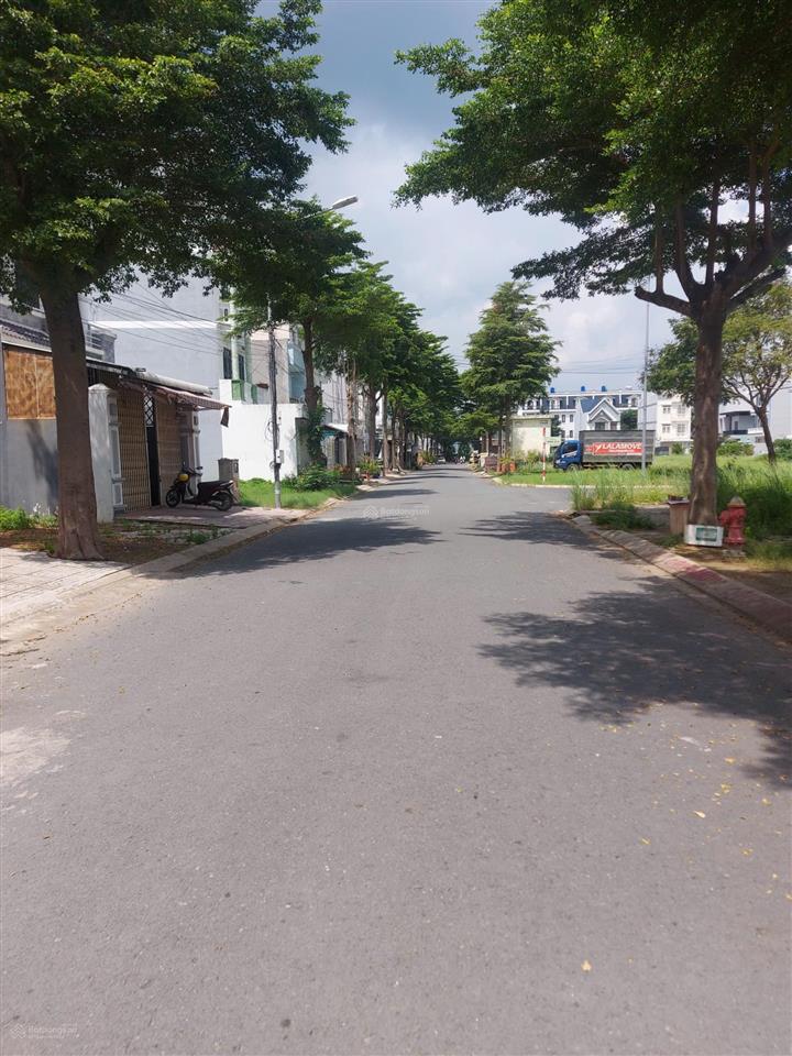 Chủ cần tiền bán gấp lô đất shr, sát mt quốc lộ 50 ,hưng long giá 1 tỷ 860/ 95m2,  0919 777 ***