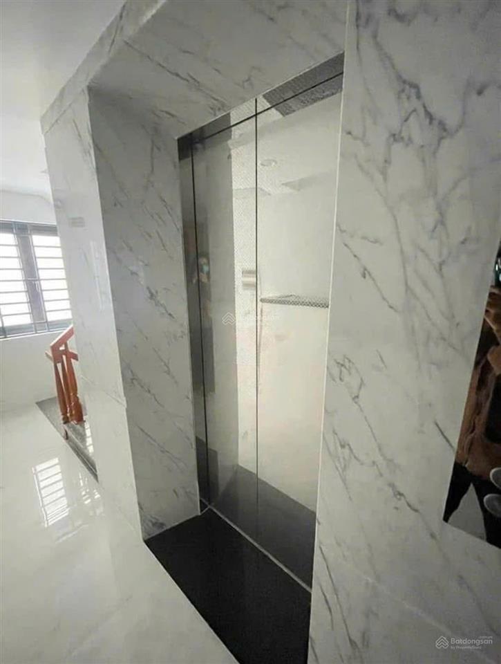 Cho thuê nhà 1 trệt 4 lầu mặt tiền đường trần văn hoài giá 40 triệu