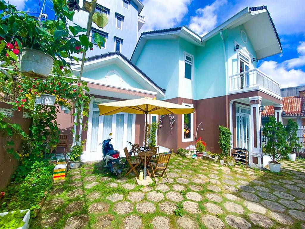 Villa sân vườn rẻ ở trung tâm đà lạt, dt 200m2 (12,5x16) sân đậu ô tô, 1 lầu, view đẹp, 8.5 tỷ