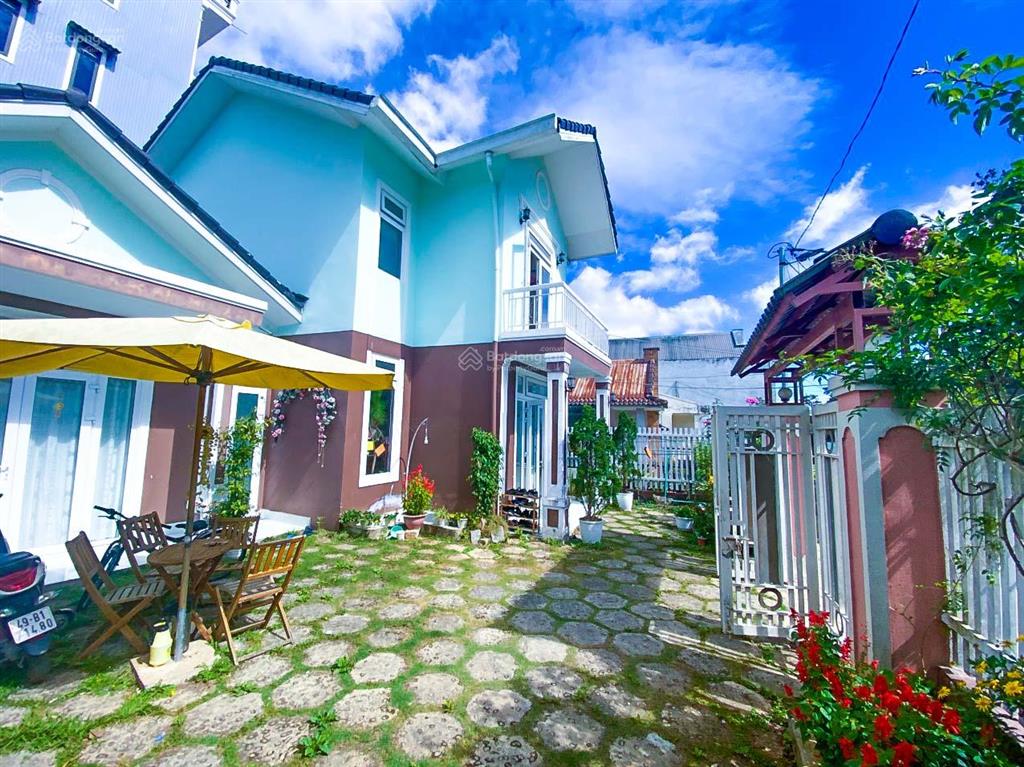 Villa sân vườn rẻ ở trung tâm đà lạt, dt 200m2 (12,5x16) sân đậu ô tô, 1 lầu, view đẹp, 8.5 tỷ