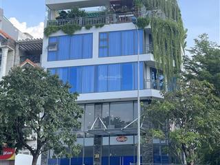 Cho thuê sàn văn phòng trống suốt ngay vòng xoay trần não 180m2, 250m2