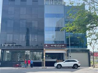Cho thuê tòa nhà văn phòng hầm 5 lầu đường d7  gía 55tr/tháng