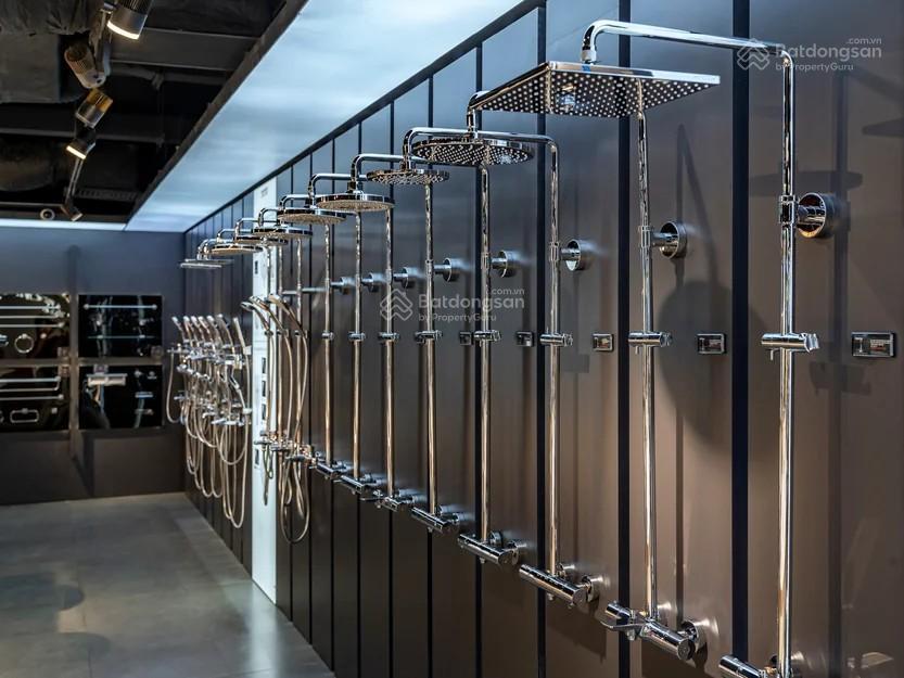 Cho thuê nhà mặt tiền ngang 10m nam kỳ khởi nghĩa q.3  1 trệt 2 lầu 1 tum có thể cải tạo 7 tầng