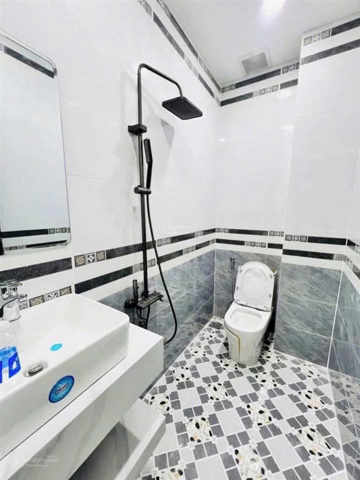 Bán nhà đẹp xây mới 4x17m.xây 3 lầu có thang máy.hẻm 7m thông lê văn khương,phường hiệp thành.q12