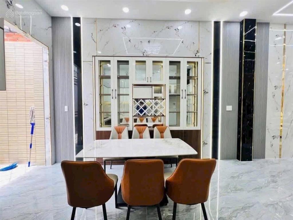 Bán nhà đẹp xây mới 4x17m.xây 3 lầu có thang máy.hẻm 7m thông lê văn khương,phường hiệp thành.q12