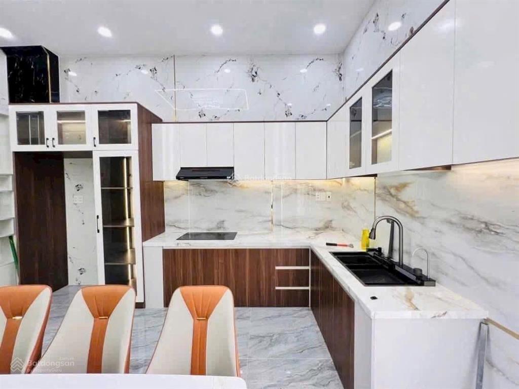 Bán nhà đẹp xây mới 4x17m.xây 3 lầu có thang máy.hẻm 7m thông lê văn khương,phường hiệp thành.q12