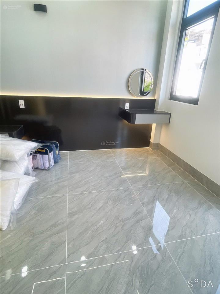 Nhà đẹp 4x15m. xây 1 lửng 3 lầu. hẻm 6m đường thới an 20, phường thới an q12.  0902 702 ***