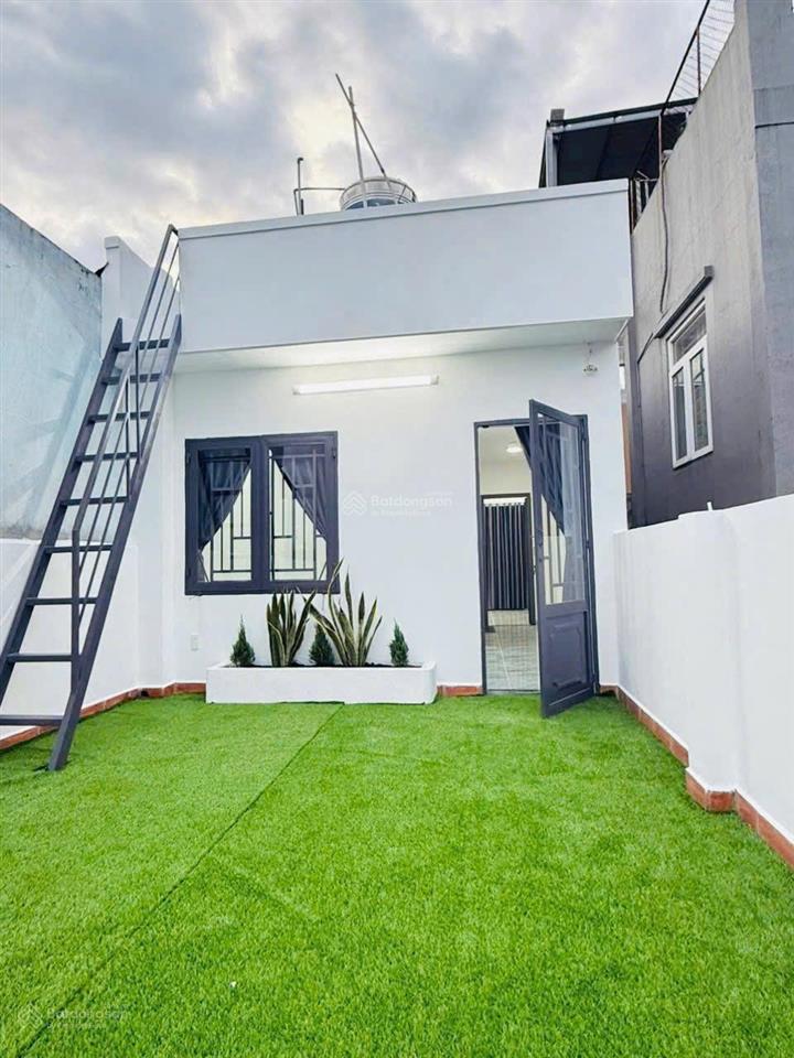 Bán nhà đẹp 4x20m.xây 2 lầu hẻm 6m đường thới an 16,phường thới an.q12. 0902 702 ***