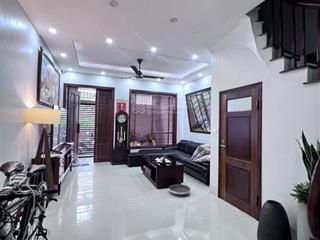 Bán nhà dân xây phố ngọc thụy, 9.5 tỷ, 60m2, mt 4m, 20m ra ô tô tránh, gần trường pháp, 0967 182 ***.