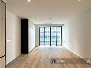 Bán studio crest, tầng cao view sông, đã có sổ, sẵn hđ thuê