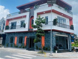 Bán căn nhà góc 2 mặt tiền đối diện công viên gần ub phường tân hiệp hồ chí minh