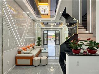 Bán nhà phố đã hoàn công có nội thất và 4 phòng ngủ