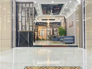 Siêu phẩm nhà phố giáp vsip1  có pn dứoi sân xe hơi full nộ thất