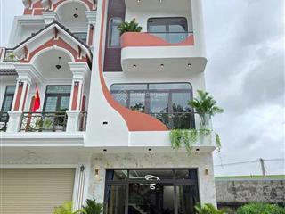 Nhà phố đẹp mê ly  đầy đủ tiện ích  full nội thất gần vòng xoay an phú bình dương