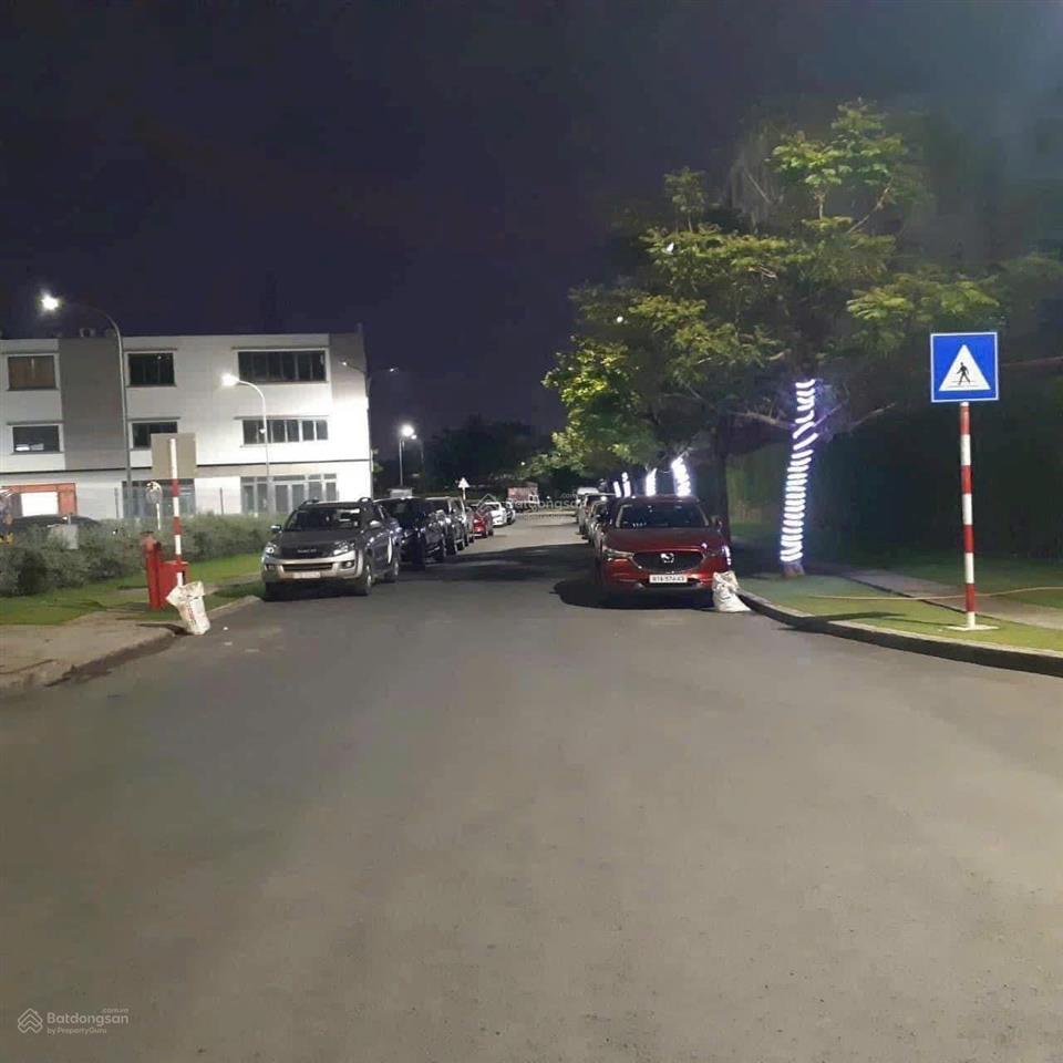 Bán lô đất 10x20 ngay lotter mart bình dương