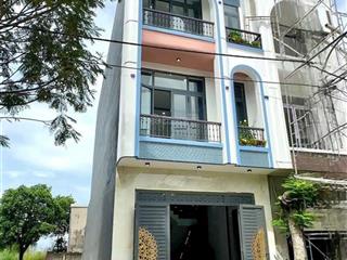 Siêu phẩm nhà 3 lầu giáp vsip1  thuận giao bình dương