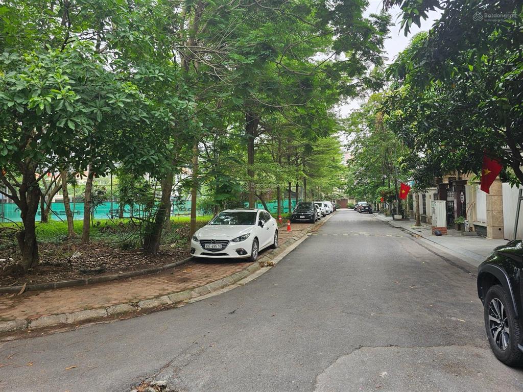 Do nhu cầu thay đổi chỗ ở. g.đình tôi cần bán biệt thự 16b3 kđt làng việt kiều châu âu 0985 242 ***