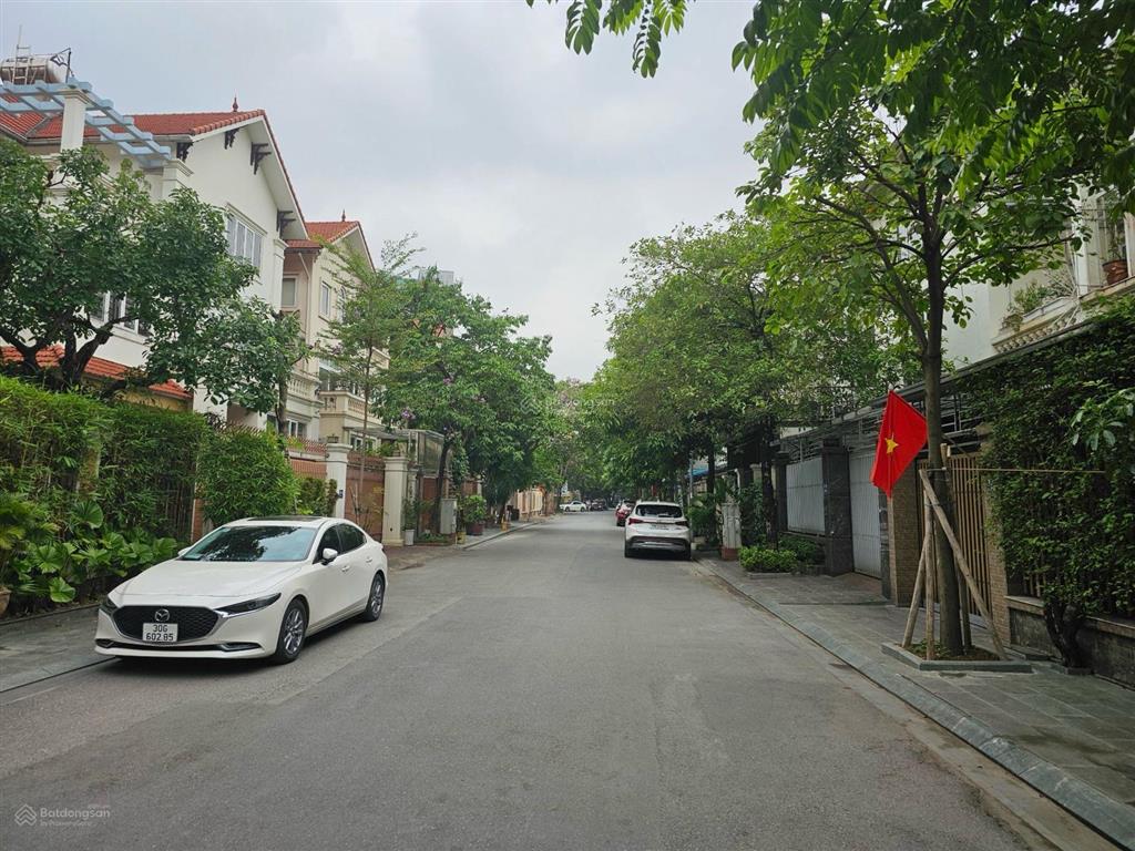 Do nhu cầu thay đổi chỗ ở. g.đình tôi cần bán biệt thự 16b3 kđt làng việt kiều châu âu 0985 242 ***