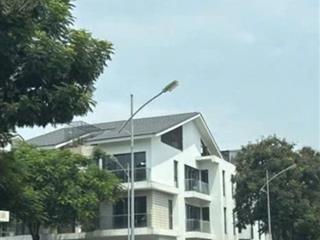 Bán suất ngoại giao biệt thự e0909. ngay cạnh hồ công viên 12ha. lô góc hàng hiếm, rẻ. sổ đỏ. vip