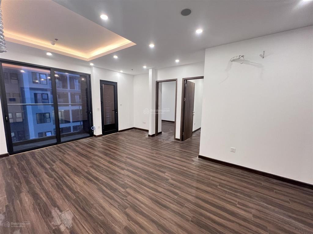 Bán căn hộ 2.5pn tầng trung giá 2,7 tỷ chung cư hoàng huy commerce