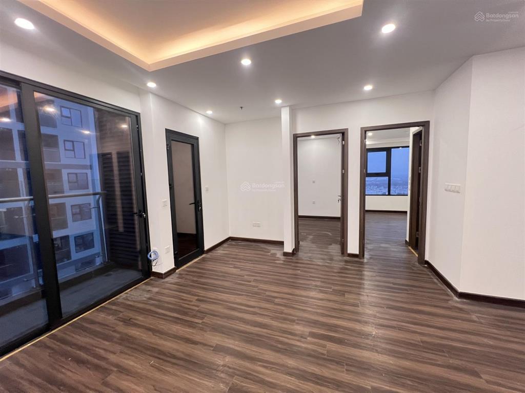 Bán căn hộ 2.5pn tầng trung giá 2,7 tỷ chung cư hoàng huy commerce