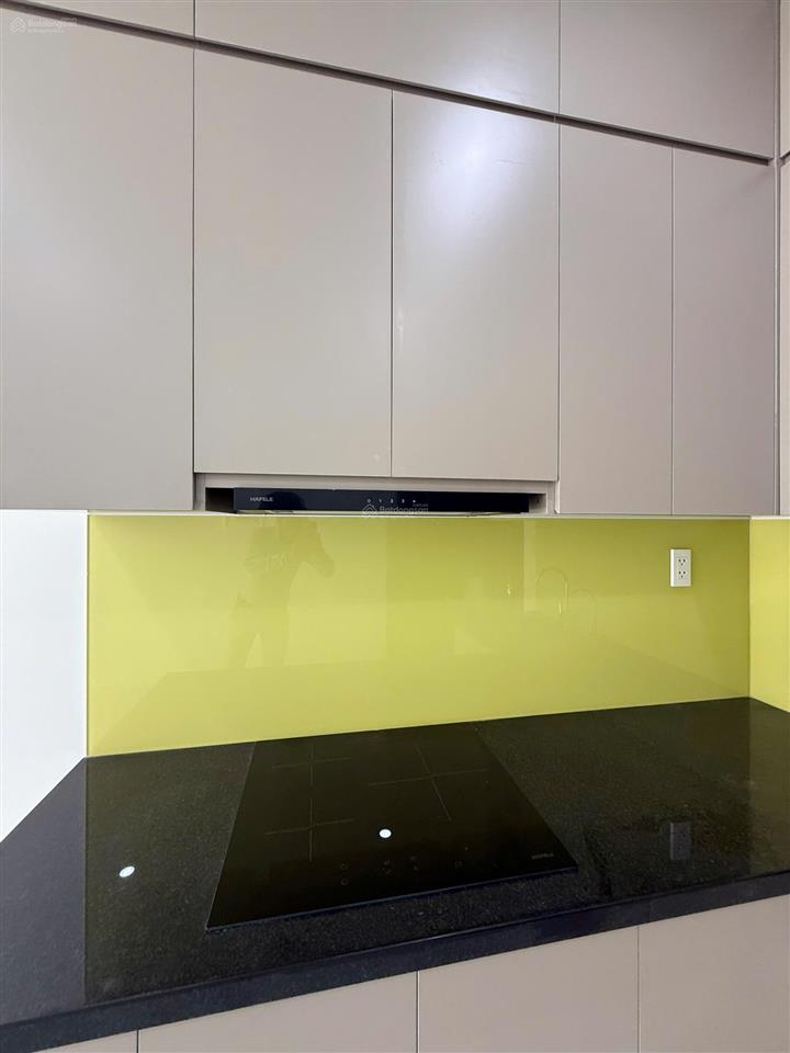 Ngộp bank chủ bán gấp căn 2pn  có sẵn hợp đồng thuê 2 năm / 12 triệu tháng / tuấn trần 0377 126 ***.