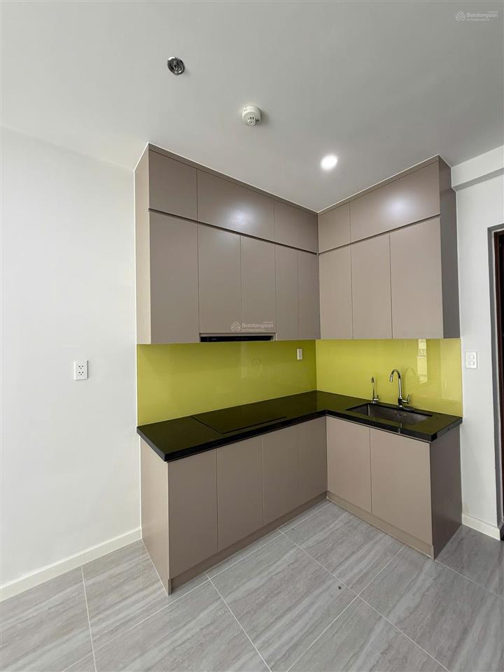 Ngộp bank chủ bán gấp căn 2pn  có sẵn hợp đồng thuê 2 năm / 12 triệu tháng / tuấn trần 0377 126 ***.