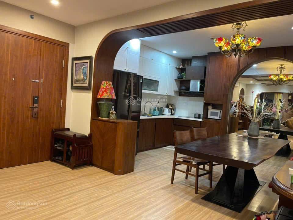 Chính chủ cần bán. căn hộ kosmo tây hồ,, xuân la. 2pn & 3pn, có slot oto,view hồ tây. giá hơn 8.tỷ