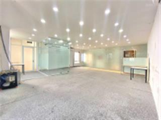 Cho thuê văn phòng view kính mặt đường phổ quang, tân bình. dt 60m2  11 triệu/tháng