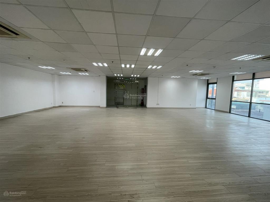 Cho thuê văn phòng đường 3 thang 2, quận 10. dt 150m2 k cột giá chỉ 31tr/ tháng siêu hot trong