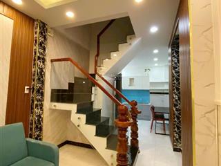 Nhà trần bình trọng gần trần hưng đạo, hẻm xe hơi, có máy lạnh cơ bản, khu dân trí