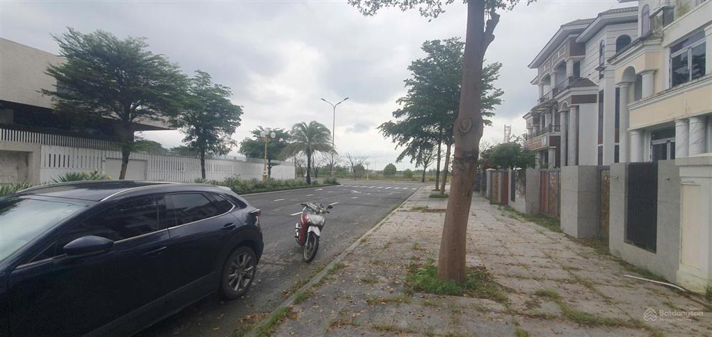 Bán nhanh biệt thự đơn lập golden hill  sổ hồng cá nhân  đường 33m