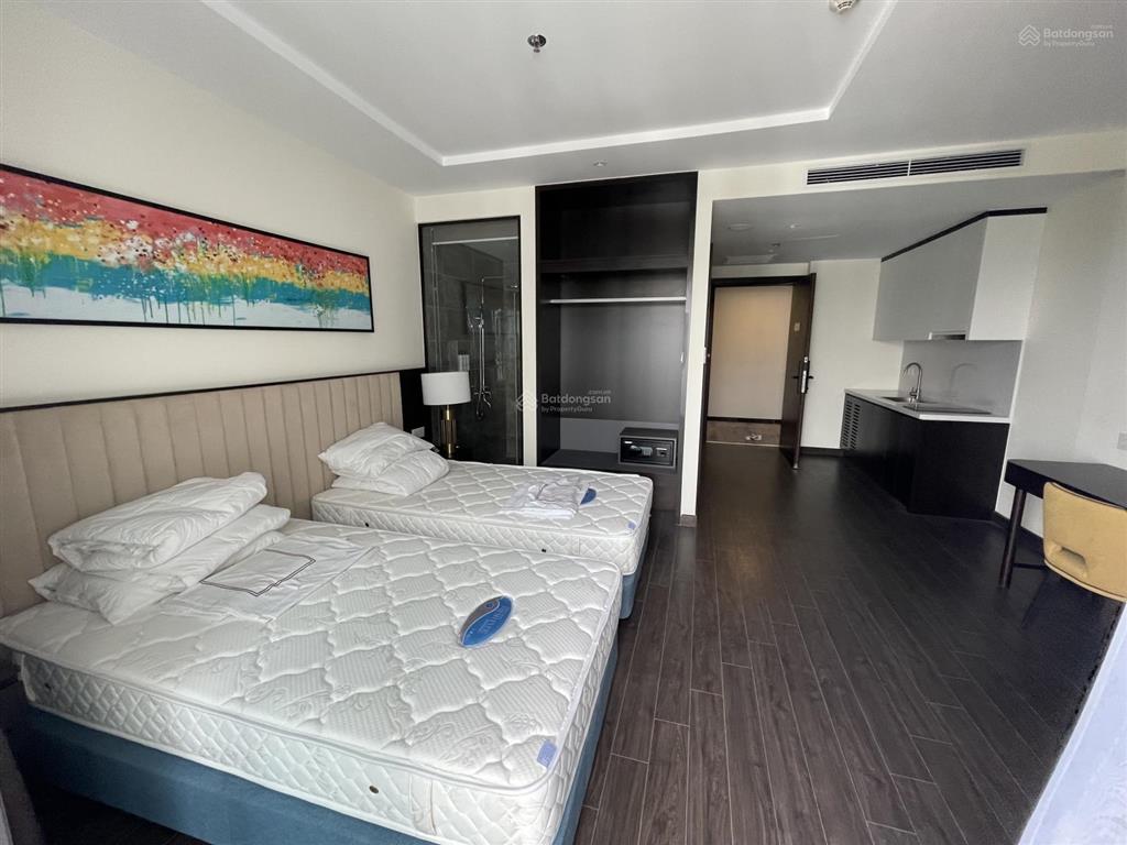 Cắt lỗ bán nhanh căn studio tầng cao view city giá  ***